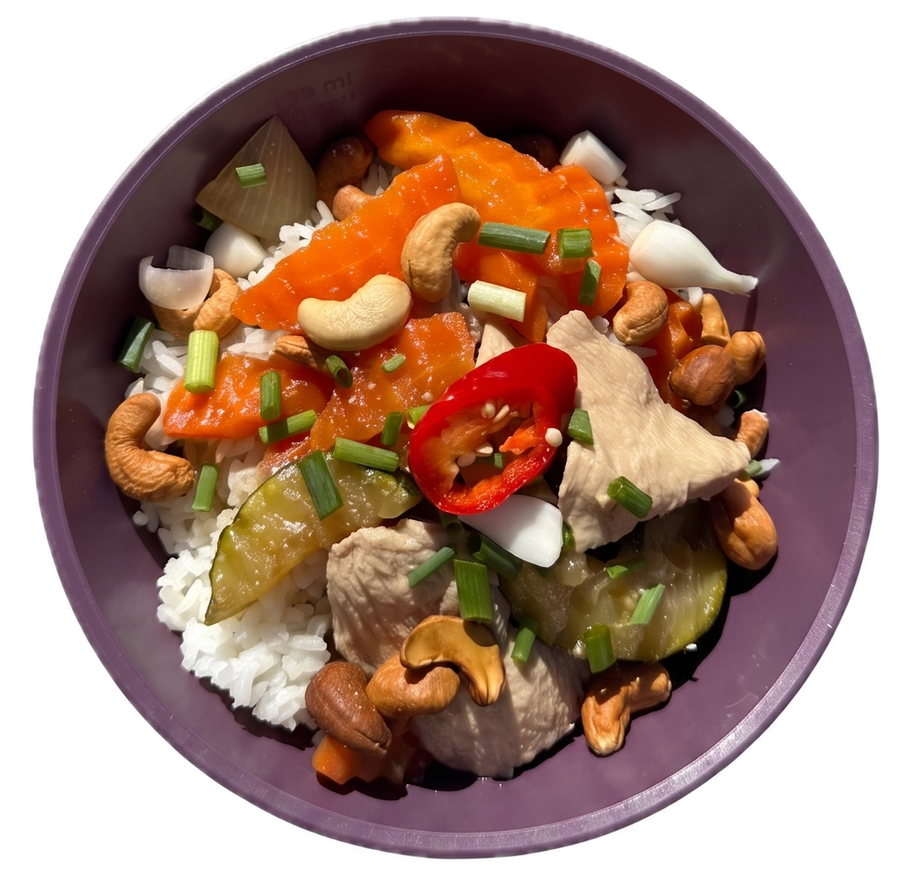 Poulet sauté aux légumes et noix de cajou